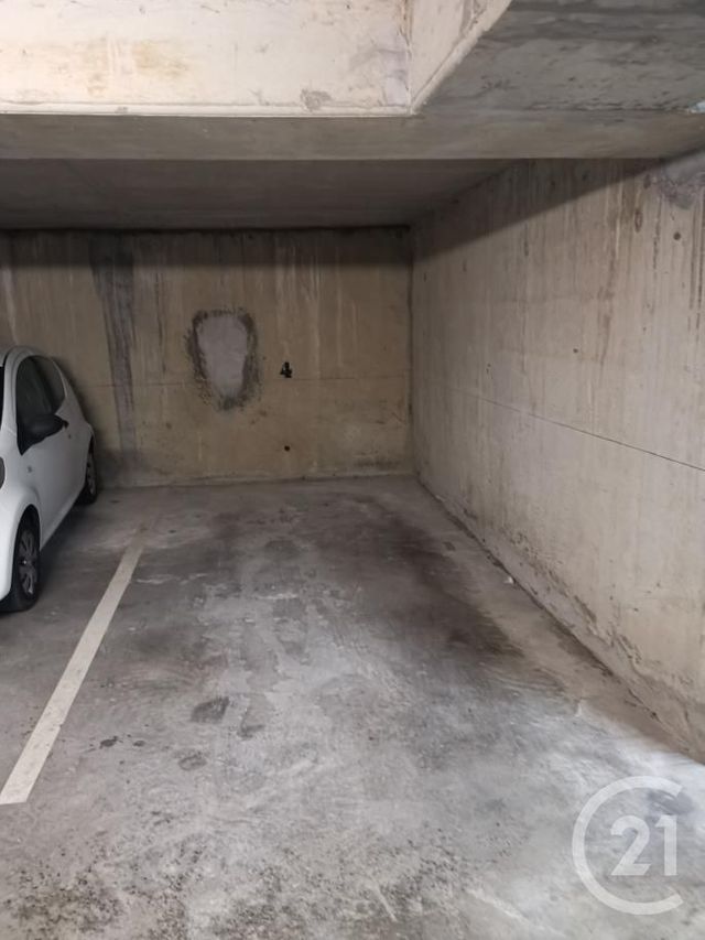 Parking à louer - 10 m2 - Le Blanc Mesnil - 93 - ILE-DE-FRANCE