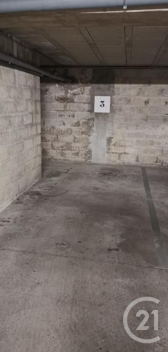 Parking à louer - 10 m2 - Le Blanc Mesnil - 93 - ILE-DE-FRANCE